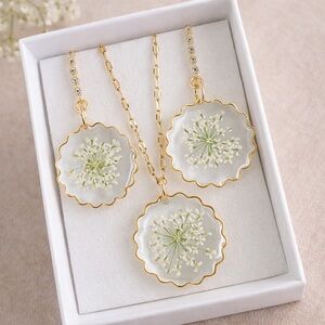 Majus Flower Nevklace Set